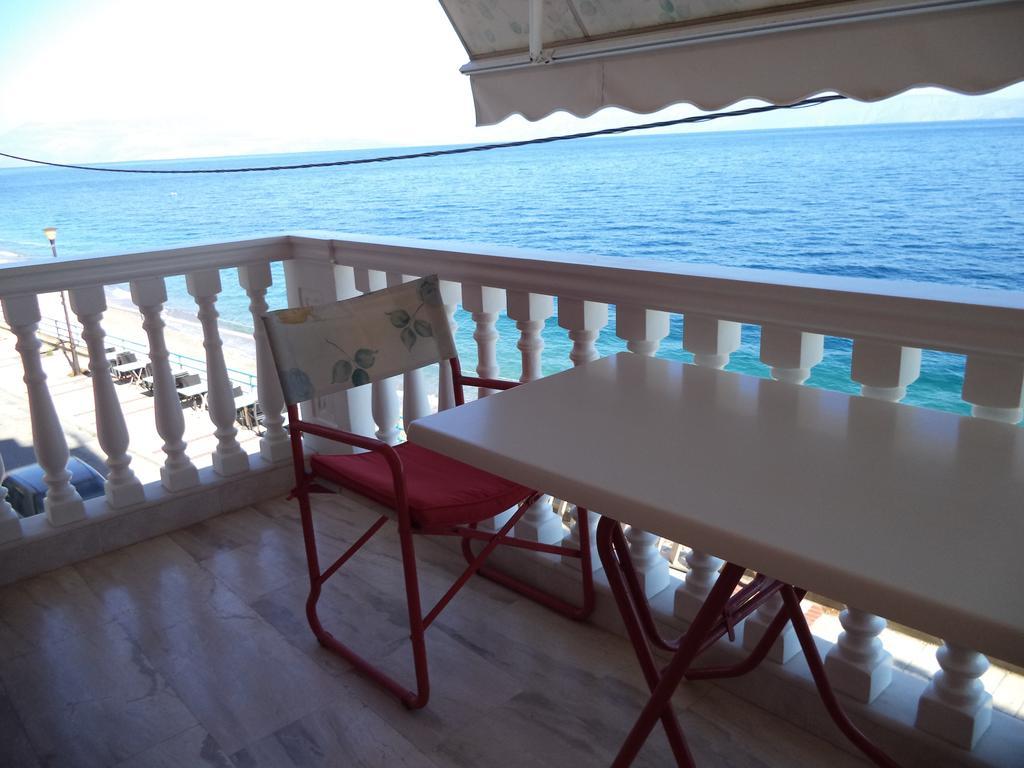 Antonios Rooms Akrata Bagian luar foto