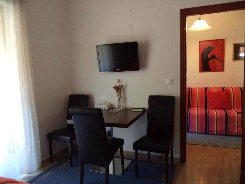 Antonios Rooms Akrata Bagian luar foto