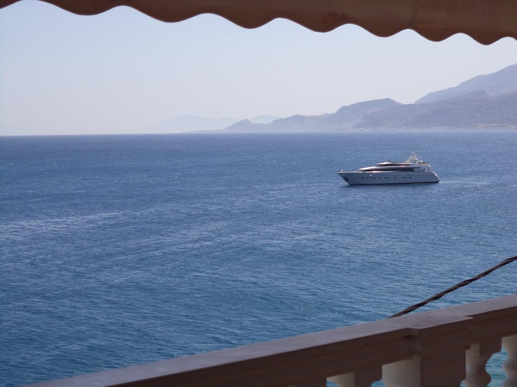 Antonios Rooms Akrata Bagian luar foto