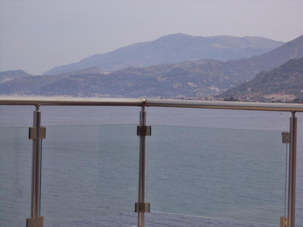 Antonios Rooms Akrata Bagian luar foto